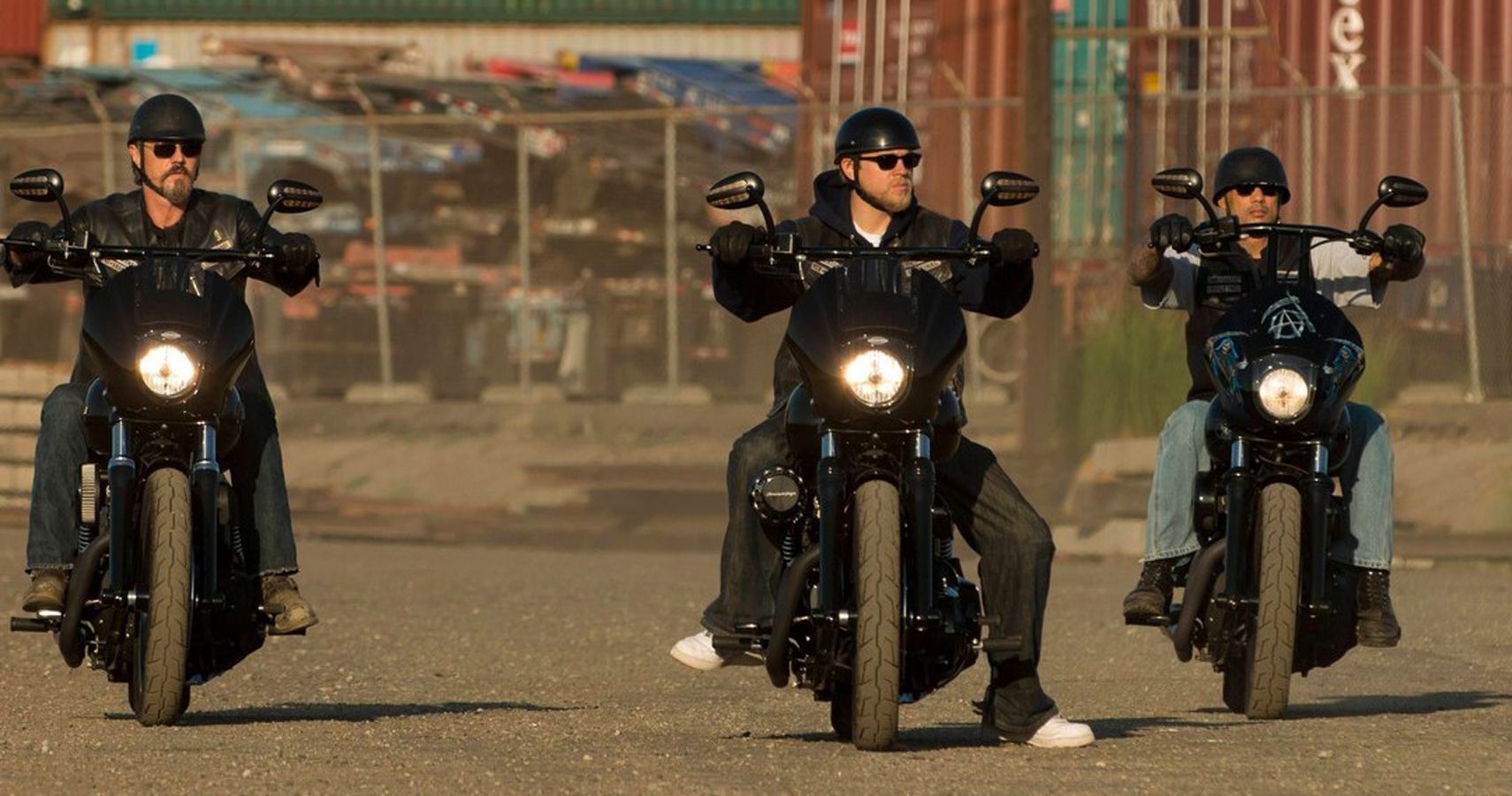Les acteurs de Sons of Anarchy chevauchent leurs Harley-Davidson préférées